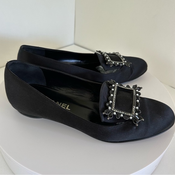 Gorgeous black silk CHANEL flats in size 7.5. - Picture 4 of 7